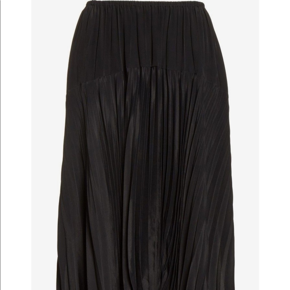 Fabulous black pleated skirt by Vince size S